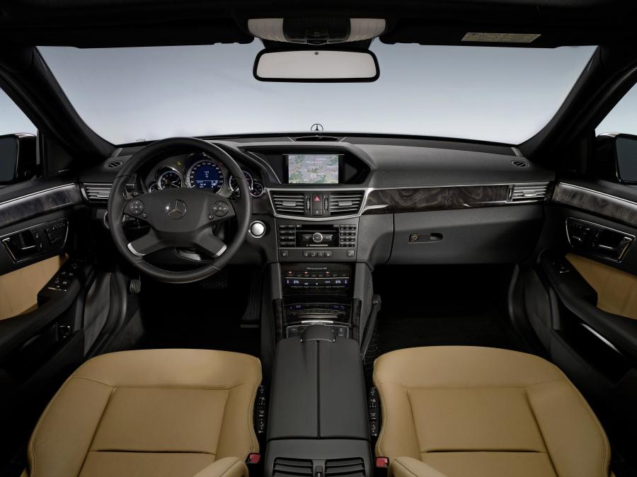  Mercedes-Benz E-Class 2010 года  (фото 4 из 128)